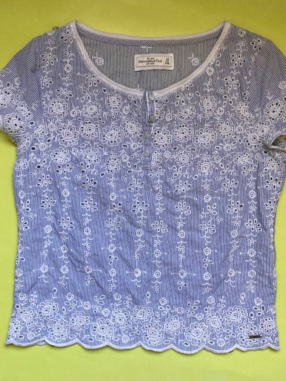 Abercrombie & Fitch y2k 2003 cotton eyelet blue stripe top XS